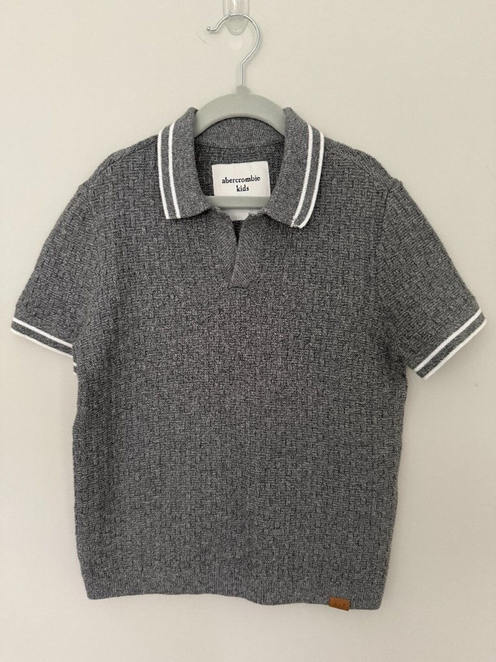 abercrombie kids skipper knit polo size 5/6 grey